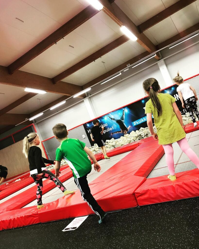 trampolin park jyväskylä tekemistä lapsille